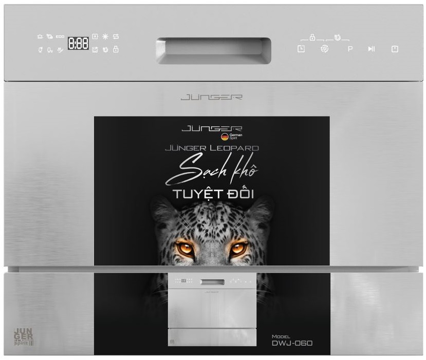 Junger Leopard DWJ-060